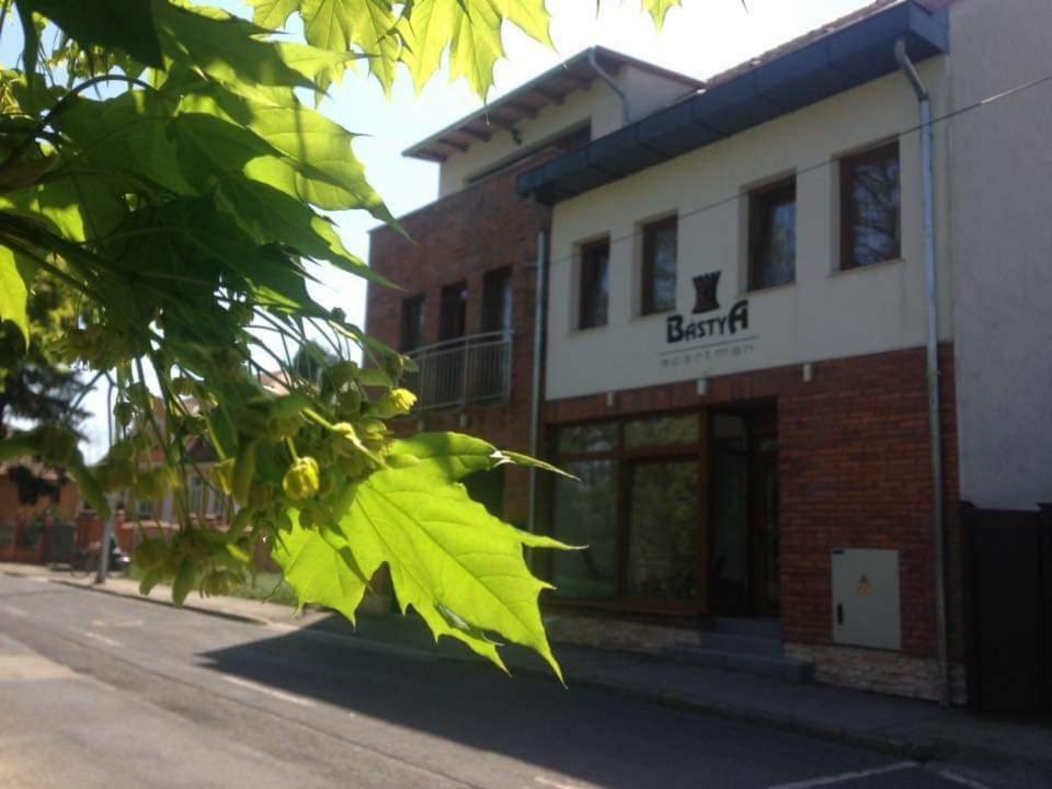 Bástya Apartmanház Sárvár Esterno foto