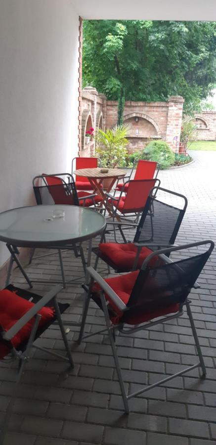 Bástya Apartmanház Sárvár Esterno foto